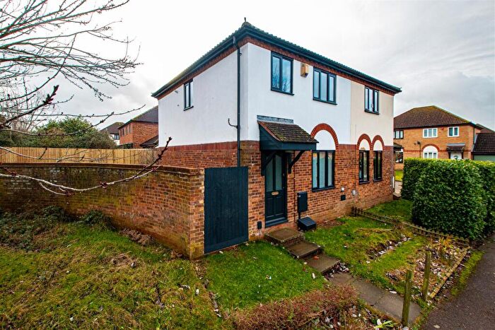 3 Bedroom House To Rent In Studley Knapp, Walnut Tree, Milton Keynes, MK7