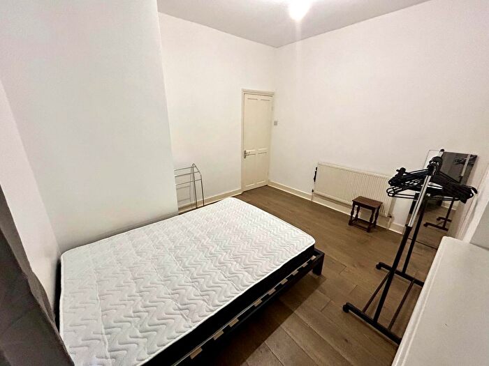 1 Bedroom Flat To Rent In Albert Road, Leyton, E10