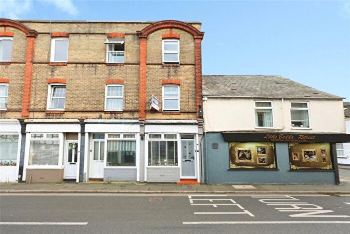 3 Bedroom Terraced House For Sale In Castle Street, Isle Of Wight, PO32