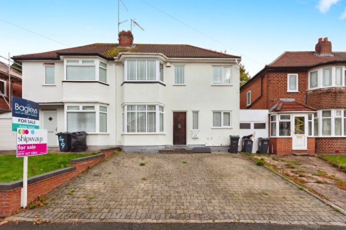 3 Bedroom Semi Detached House For Sale In West Park Avenue, Birmingham, B31
