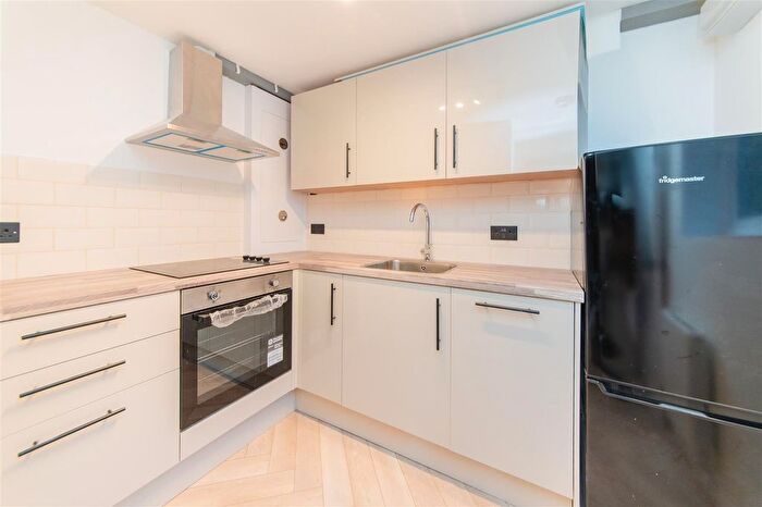 Studio To Rent In Dollis Road, London, N3