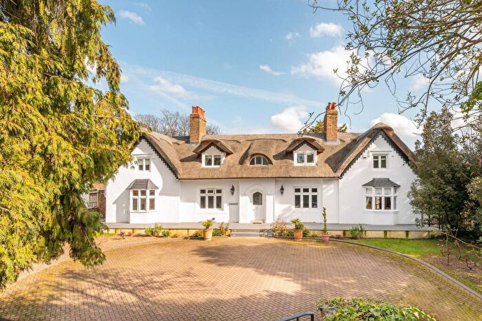 6 Bedroom Detached House To Rent In Cannon Hill, Southgate, London, N14