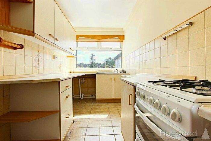 2 Bedroom End Of Terrace House To Rent In Derby Road, Chesterfield, Derbyshire, S40