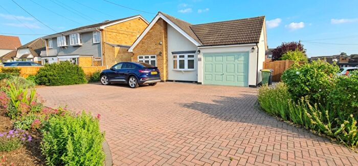 4 Bedroom Detached Bungalow For Sale In Rawreth Lane, Rayleigh, SS6