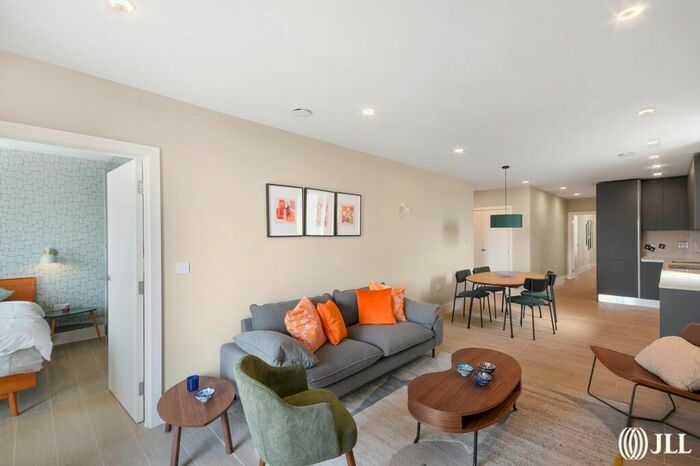 2 Bedroom Flat To Rent In Stella Elms, London, SW8