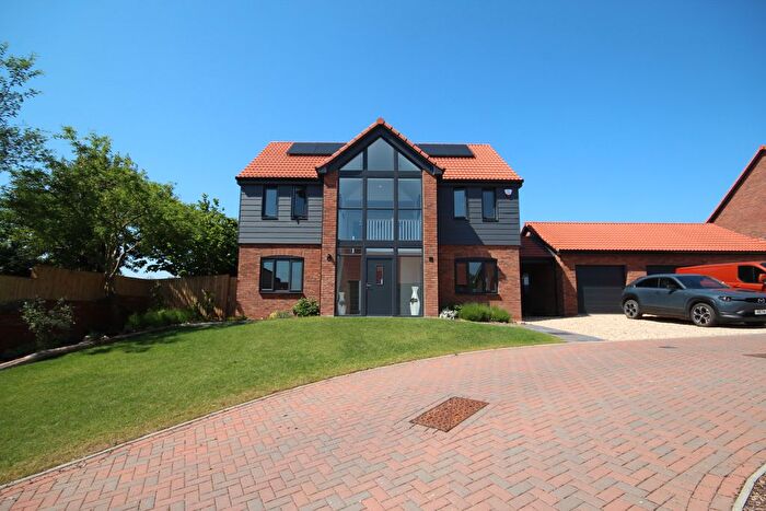 4 Bedroom Detached House For Sale In Cherry Tree Close, Bridgwater, TA7