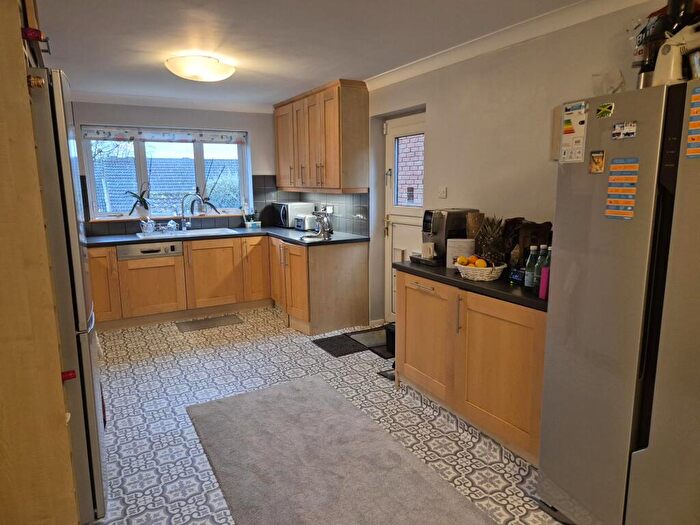 4 Bedroom House To Rent In Higher Drive, CR8