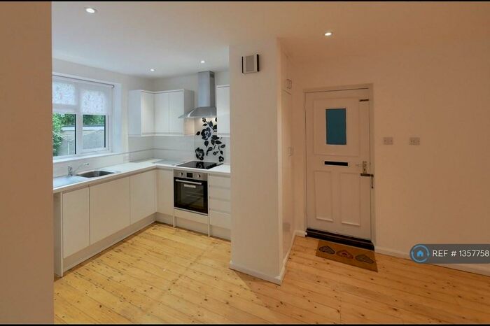 2 Bedroom Flat To Rent In Silverdale Road, Sheffield, S11