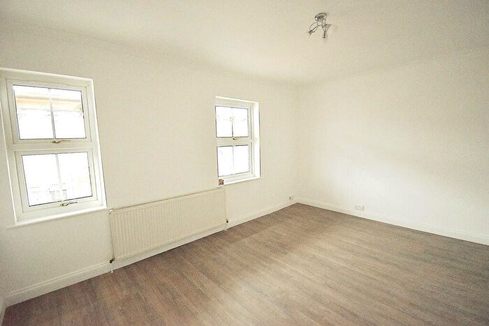 2 Bedroom Flat To Rent In A Cordwallis Road, SL6