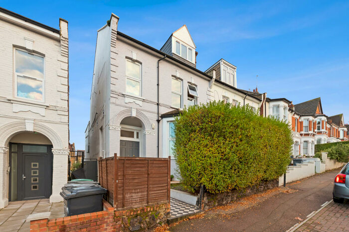 2 Bedroom Flat To Rent In Ferme Park Road, London, N8