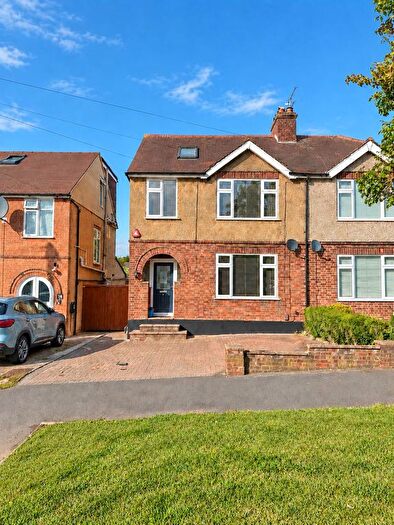 4 Bedroom Semi-Detached House For Sale In Hill Rise, Potters Bar, EN6