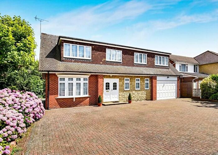 5 Bedroom Detached House To Rent In Field End, High Barnet, EN5