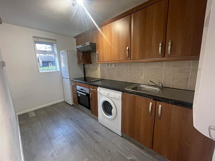 2 Bedroom Flat To Rent In Springwood Crescent, Edgware, HA8