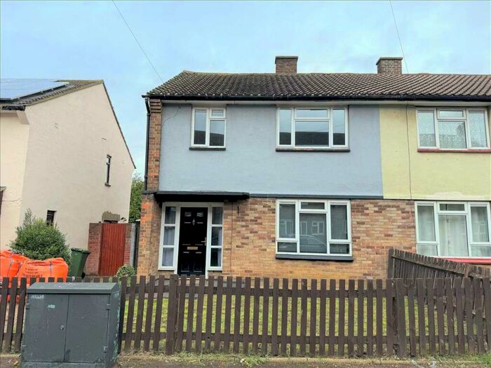 4 Bedroom Semi-Detached House To Rent In Woodshire Road, Dagenham, RM10