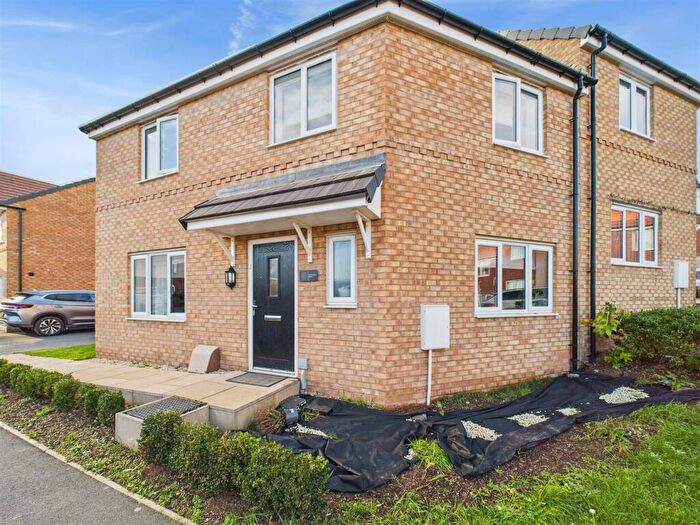 3 Bedroom Semi-Detached House To Rent In Gotheridge Drive, Gedling, Nottingham, NG4