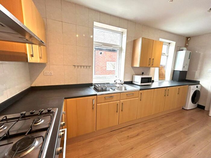 3 Bedroom Flat To Rent In Ecclesall Road, Sheffield, S11