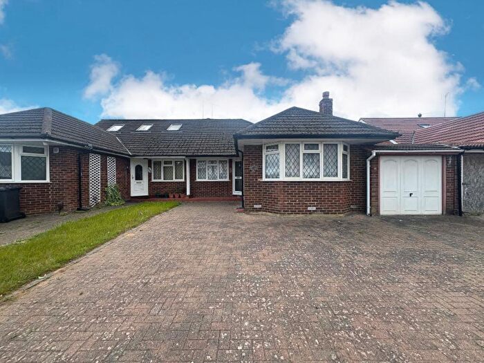 3 Bedroom Terraced House For Sale In Austin Road, Luton, LU3