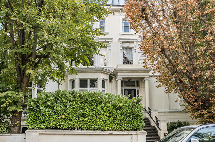 3 Bedroom Apartment For Sale In Belsize Grove, Belsize Park, NW3
