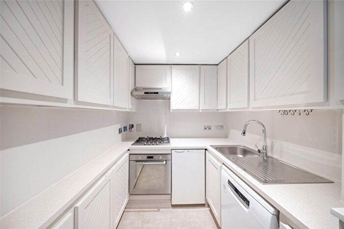 2 Bedroom Flat To Rent In Courtfield Road, London, SW7