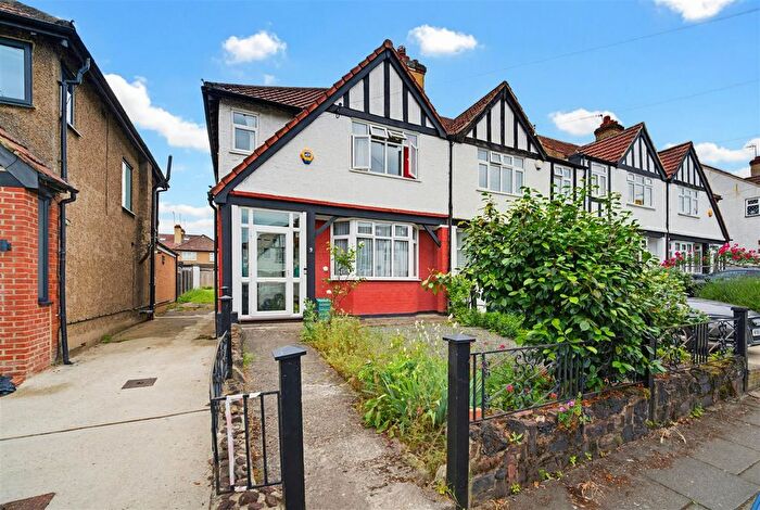 3 Bedroom End Of Terrace House For Sale In Elmbank Way, Hanwell, London, W7