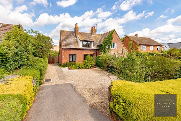 3 Bedroom Semi-Detached House For Sale In Chapel Road, Hainford, NR10