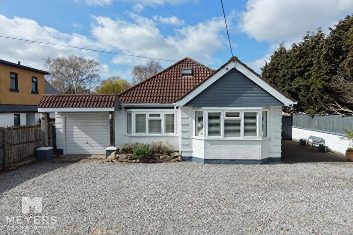 3 Bedroom Chalet For Sale In The Grove, Christchurch, BH23