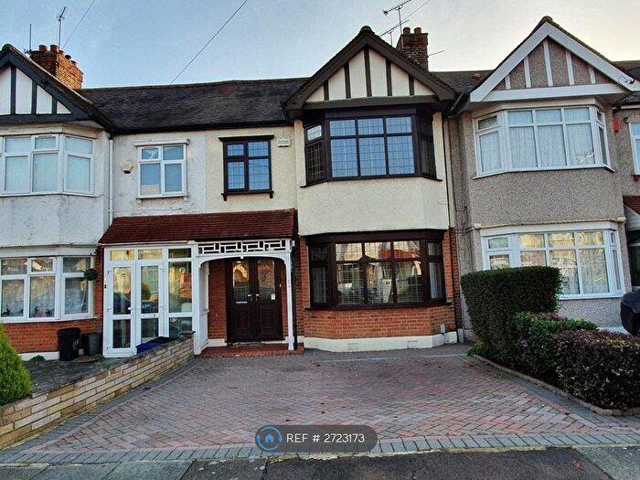 4 Bedroom Terraced House To Rent In Spearpoint Gardens, Ilford, IG2