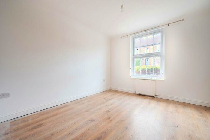 3 Bedroom Semi-Detached House To Rent In Ludlow Road, Guildford, GU2