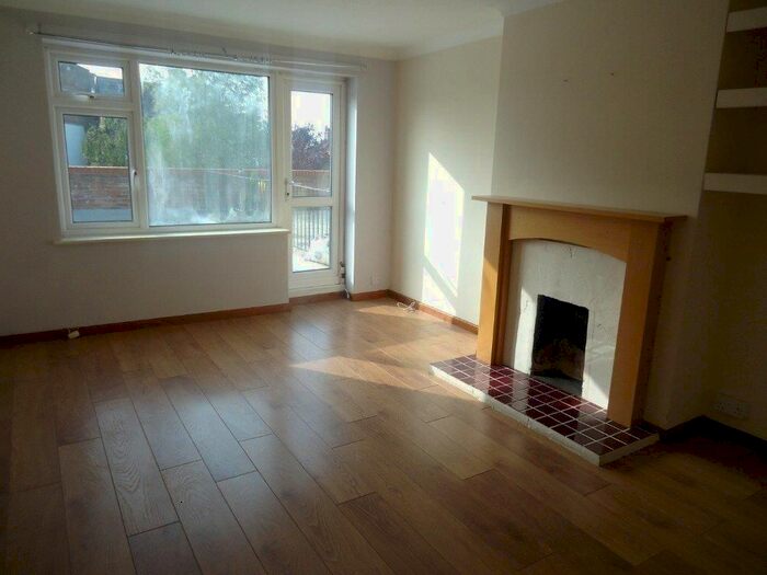 3 Bedroom Flat To Rent In Connaught Avenue, Frinton-On-Sea, CO13