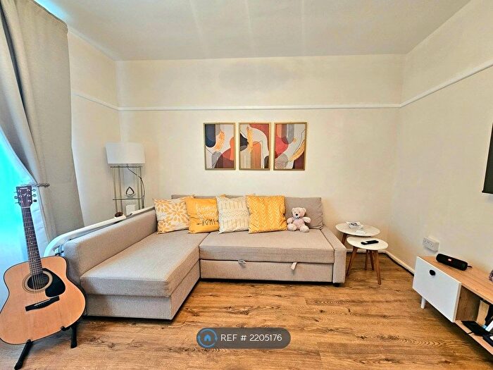 1 Bedroom Flat To Rent In Holburne Road, London, SE3