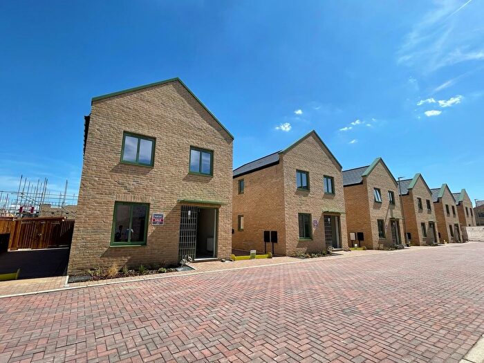 3 Bedroom Terraced House To Rent In Lawrence Weaver Road, Cambridge, CB3