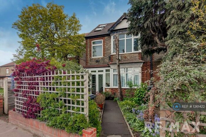 4 Bedroom Detached House To Rent In Hall Lane, London, E4