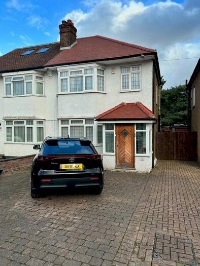 3 Bedroom Semi-Detached House To Rent In Broadfields Avenue, Edgware, HA8