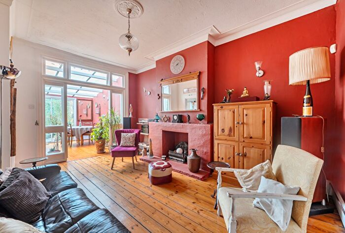 2 Bedroom Flat For Sale In Craignish Avenue, London, SW16