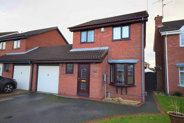 3 Bedroom Link Detached House To Rent In Crusader Drive, Sprotbrough, Doncaster, DN5