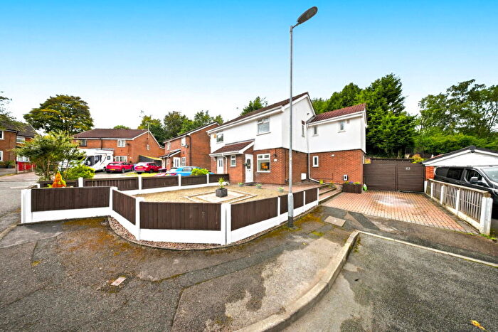 3 Bedroom Semi-Detached House For Sale In Pendlecroft Avenue, Swinton, M27