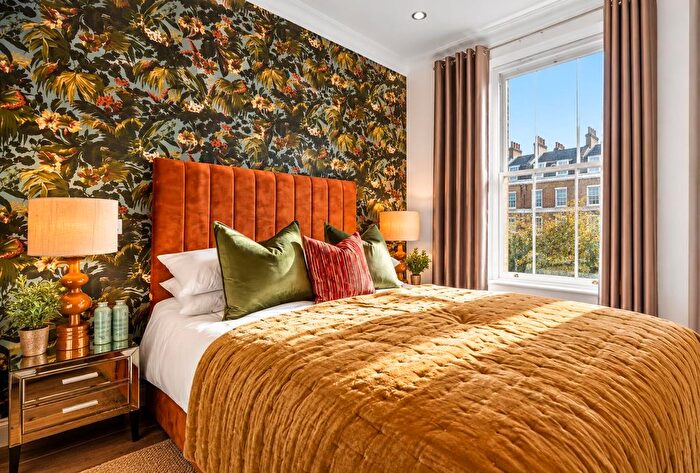 2 Bedroom Flat For Sale In Earls Court Road, London, W8
