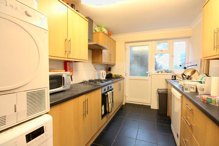 6 Bedroom Semi-Detached House To Rent In Hartley Avenue, Southampton SO17