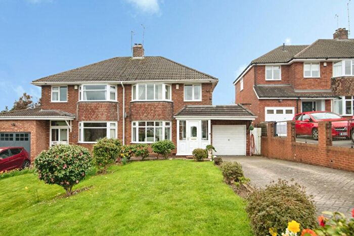 3 Bedroom Semi Detached House For Sale In Lavinia Road, Halesowen, West Midlands, B62