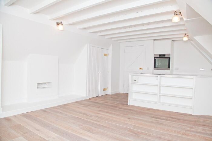 1 Bedroom Mews To Rent In William Street South East Lane, West End, Edinburgh, EH3