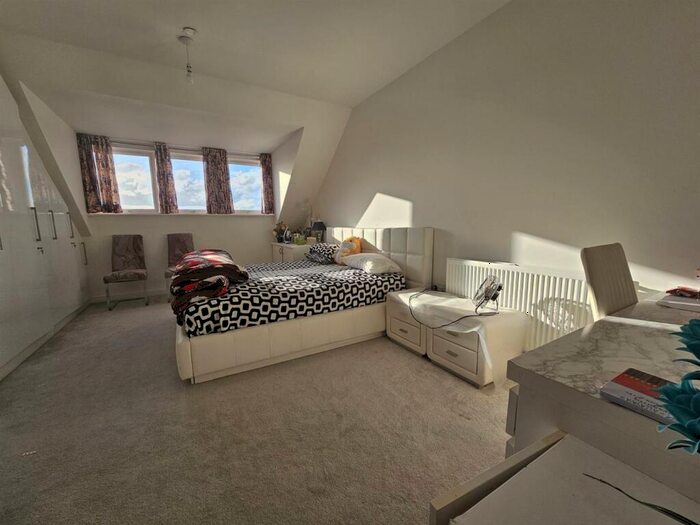 3 Bedroom House To Rent In Burroughs Drive, Dartford, DA1