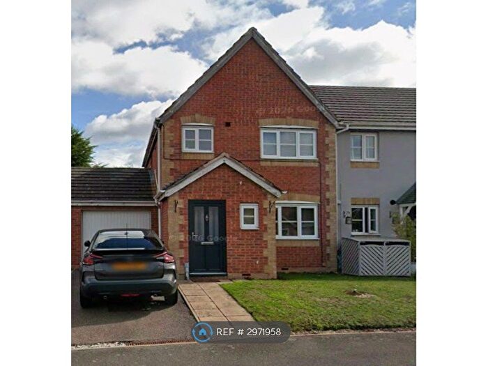 3 Bedroom End Of Terrace House To Rent In Caraway Drive, Burton-On-Trent, DE14