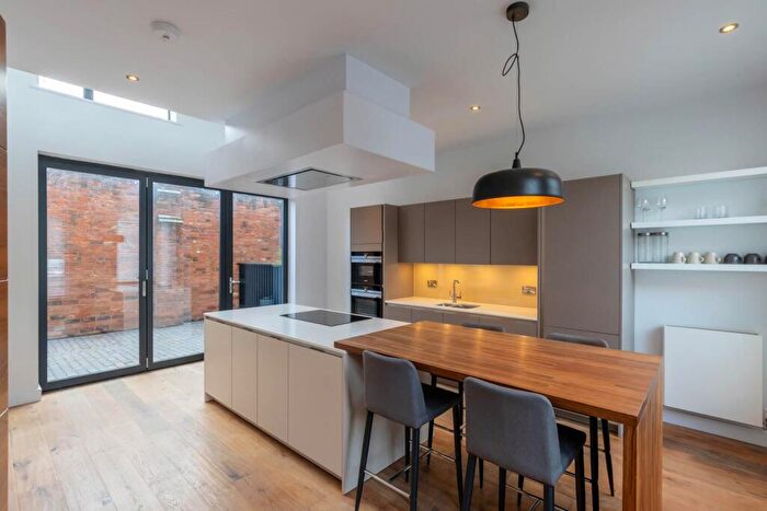 3 Bedroom Town House For Sale In St Paul's Court, St. Paul's Square, Birmingham, B3
