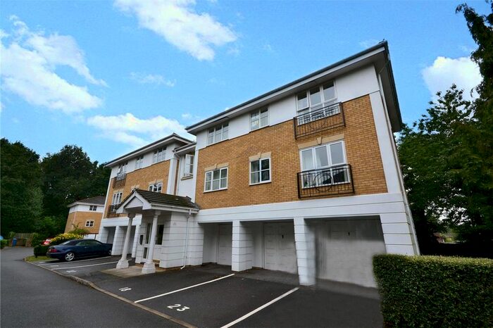 2 Bedroom Flat To Rent In Sabin Gates, Old Bracknell Lane East, Bracknell, Berkshire, RG12