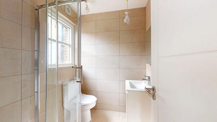 2 Bedroom Flat To Rent In Church Street, Enfield, Greater London, EN2