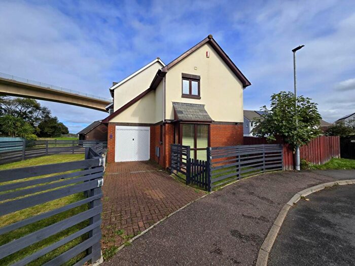 3 Bedroom End Of Terrace House For Sale In Riverside Close, Bideford, EX39