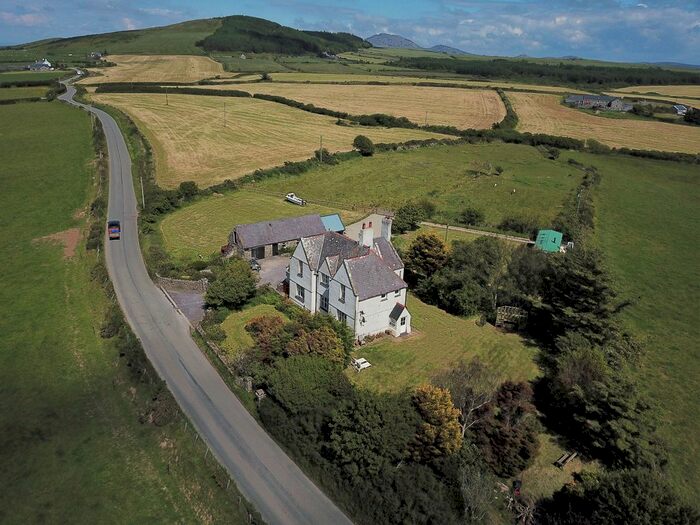 5 Bedroom Detached House For Sale In Llangwnadl, Pwllheli, LL53