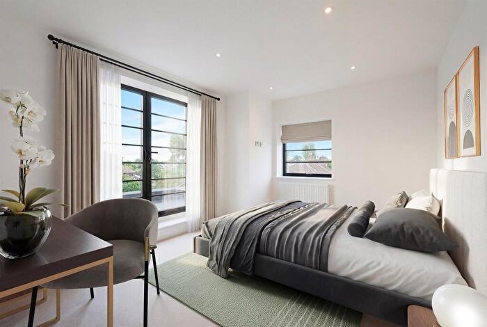 3 Bedroom Apartment For Sale In Barton Green, New Malden, KT3