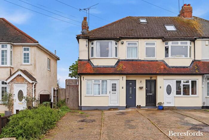 2 Bedroom Maisonette For Sale In North Road, Havering-Atte-Bower, RM4