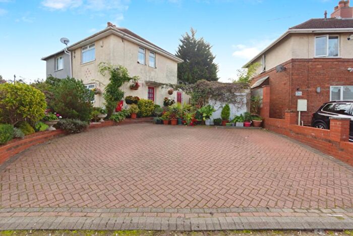 2 Bedroom End Of Terrace House For Sale In Yarnfield Road, Birmingham, West Midlands, B11